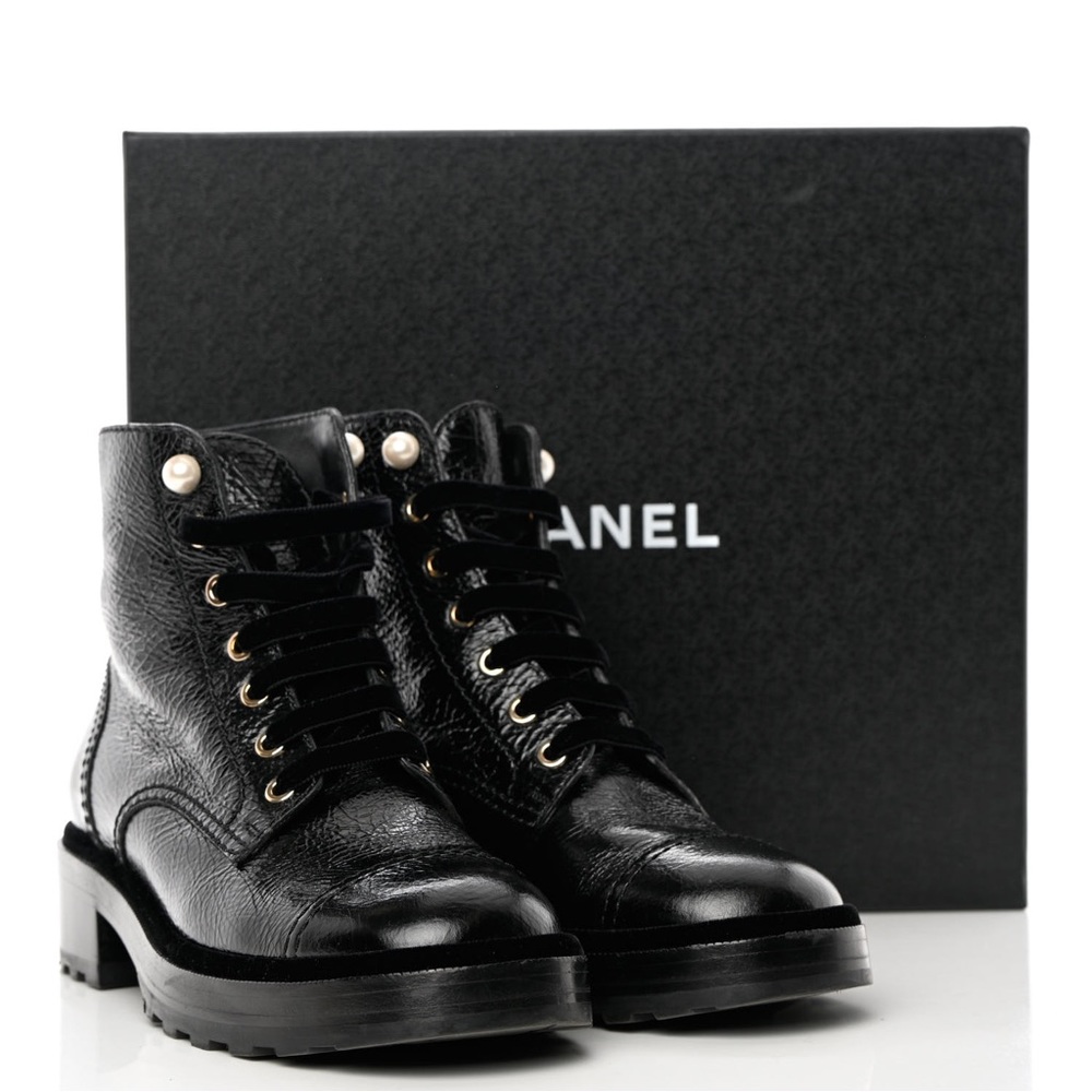 NEW Chanel Black Shiny Calfskin Velvet Pearl Combat Boots. Size 40